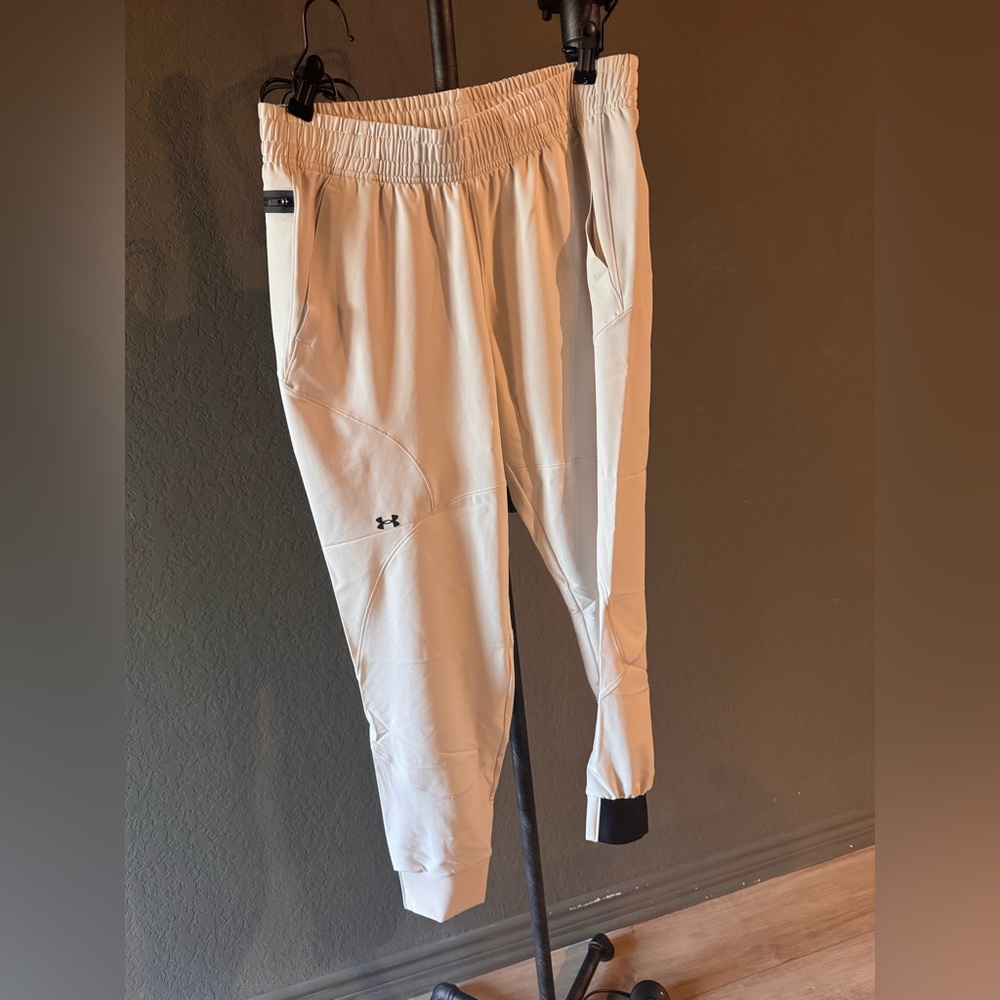 Jogger - Picture 2 of 9